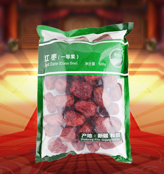 閩融紅棗(一等果)產(chǎn)自新疆和田500g每袋，精選優(yōu)質(zhì)新疆和田紅棗為原料，經(jīng)先進(jìn)工藝精心制作而成，個大飽滿，棗香濃郁，輕松享受。紅棗中富含豐富的蛋白質(zhì)、脂肪、碳水化合物及鈉等微量元素，有助于補(bǔ)充人體所需。采用精美袋式包裝，大氣上檔次，適合煮粥、煲湯、泡水等，食法多樣，是你居家生活的必備選擇。