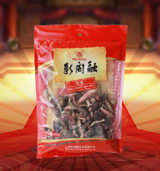 新閩融紅菇產(chǎn)自云南普洱150g每袋，精選優(yōu)質原材料，綠色種植，陽光充沛，人工采摘篩選，品質保證，不添加任何防腐劑與人工色素。色澤嫩白，菇形圓正，口感細膩香醇，是家庭、賓館、餐廳、席間的上等佐料，保留了豐富的營養(yǎng)成分。采取透明包裝，新鮮清晰可見，干凈衛(wèi)生，方便存放冷藏，方便消費者們的選購，安全健康，放心購買。
