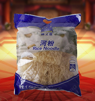 廚之選河粉產(chǎn)自福建莆田1.5kg每袋，選用優(yōu)質(zhì)食材，易熟、耐煮、不糊湯，口感順滑口感好，濃濃香味。采用上乘工藝，配合先進的生產(chǎn)技術(shù)，品質(zhì)安全有保障，讓您吃的放心。