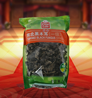 薈食(FINE LIFE)一級東北黑木耳產自黑龍江牡丹江250g每袋，精選新鮮食用木耳，從采摘、加工、包裝都經過嚴格的食用消毒檢驗，衛(wèi)生安全，放心食用。口感香脆富有彈性，食用價值高，可用來配菜、涼拌、搭配煲湯、小炒等，多種吃法，多種營養(yǎng)選擇。采用透明的塑料包裝，大氣美觀，新鮮清晰可見，方便消費者們的選購，質量保證，放心購買。