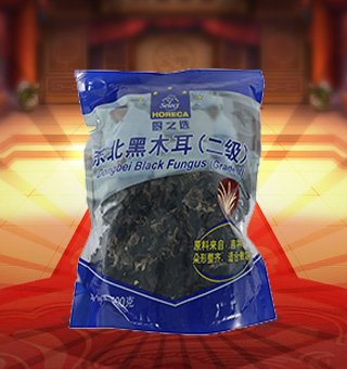 廚之選HS二級東北黑木耳產自黑龍江牡丹江250g每袋，精選優(yōu)質片狀銀耳經過領先工藝烘干而成，衛(wèi)生安全，色澤乳白色，半透明，柔軟有彈性?？芍苯优c肉絲爆炒、與枸杞、紅棗煲湯，或作為佐料，葷素皆宜，食法多樣，是一道美味食材。采用透明的塑料包裝，大氣美觀，新鮮清晰可見，方便消費者們的選購，質量保證，放心購買。