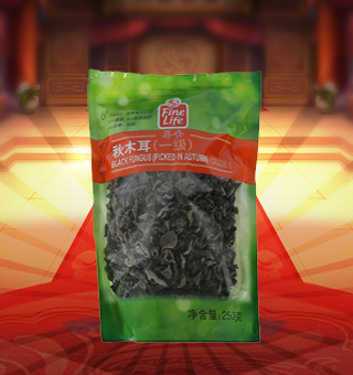 薈食(FINE LIFE)一級秋木耳產自吉林省吉林市250g每袋，精選新鮮食用木耳，從采摘、加工、包裝都經過嚴格的食用消毒檢驗，衛(wèi)生安全，放心食用?？诟邢愦喔挥袕椥?，食用價值高，可用來配菜、涼拌、搭配煲湯、小炒等，多種吃法，多種營養(yǎng)選擇。采用透明的塑料包裝，大氣美觀，新鮮清晰可見，方便消費者們的選購，質量保證，放心購買。