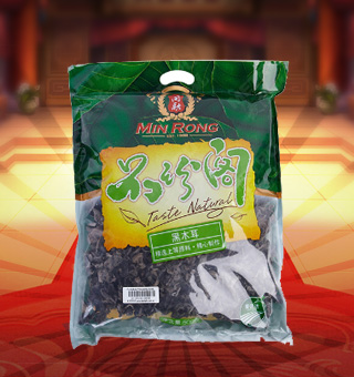 新閩融品珍閣黑木耳產自浙江麗水500g每袋，精選優(yōu)質原材料，綠色種植，陽光充沛，人工采摘篩選，品質保證，不添加任何防腐劑與人工色素。安全衛(wèi)生，色澤鮮亮，口感細膩香醇，是家庭、賓館、餐廳、席間的上等佐料，保留了豐富的營養(yǎng)成分。采取透明包裝，新鮮清晰可見，干凈衛(wèi)生，方便存放冷藏，方便消費者們的選購，安全健康，放心購買。