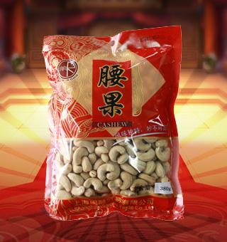 閩融腰果產(chǎn)自廣東佛山380g每袋，果實(shí)精挑細(xì)選，在成品炒制過(guò)程中，只挑選無(wú)壞仁的成品果實(shí)進(jìn)行包裝，品質(zhì)保證。腰果中含有豐富蛋白質(zhì)、能量、碳水化合物等微量元素，營(yíng)養(yǎng)價(jià)值很高，老少皆宜佳品。采用精美袋式包裝，美觀大方，食用簡(jiǎn)單方便，易于攜帶，深受消費(fèi)者的喜愛(ài)。