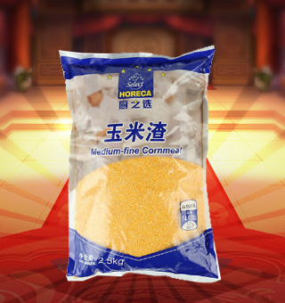 廚之選(HORECA SELECT)玉米渣產(chǎn)自山東棗莊2.5kg每袋，選用優(yōu)質(zhì)玉米粒為原料，天然無公害的玉米經(jīng)層層篩選，經(jīng)先進(jìn)的工藝精制而成。玉米煮粥金黃誘人，清甜適口，滿足你的味蕾，嚴(yán)苛的每個步驟確保每顆都是優(yōu)質(zhì)的真材實(shí)料。玉米渣做飯味香松軟，煮粥甜糯密稠，黏而不膩，蘊(yùn)含自然甜味。