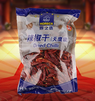 廚之選HS辣椒干(天鷹椒)產(chǎn)自四川成都300g每袋，精選辣椒為原材料，經(jīng)人工清洗去雜等多道工序，精心制作而成。質(zhì)地干燥，選料考究，口味純正，香辣可口，特有的醇香，品質(zhì)有保障。塑料質(zhì)地包裝，其含有豐富營養(yǎng)，使用方便，美味可口，深受廣大消費者青睞。