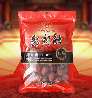 新閩融品珍閣和田佳品紅棗產(chǎn)自新疆和田500g每袋，和田紅棗是產(chǎn)自新疆和田地區(qū)的紅棗，又名“和田大棗” 和田紅棗以其個大、皮薄、核小、肉厚、顏色好、干而不皺出名。