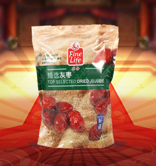 薈食(FINE LIFE)臻選灰棗產(chǎn)自新疆和田500g每袋，精選優(yōu)質(zhì)新疆和田紅棗為原料，經(jīng)先進(jìn)工藝精心制作而成，肉質(zhì)緊實(shí)，濕度適中，輕松享受。薈食臻選灰棗中富含豐富的蛋白質(zhì)、脂肪、碳水化合物及鈉等微量元素，有助于補(bǔ)充人體所需。采用精美袋式包裝，大氣上檔次，適合煲粥、泡茶、做餡等，食法多樣，是你居家生活的必備選擇
