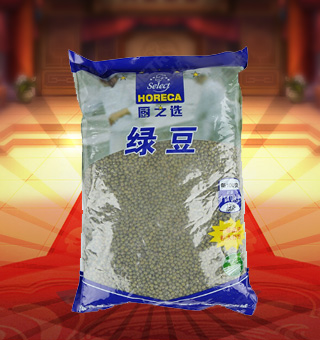 廚之選HS精選綠豆產(chǎn)自吉林白城2.5kg每袋，精細(xì)加工而成，質(zhì)量上乘，備受廣大專業(yè)廚師的厚愛，外形飽滿，深受消費(fèi)者歡迎。保留了綠豆中原有的滋味、氣味和全部的營養(yǎng)物質(zhì)，風(fēng)味獨(dú)特，定會讓您回味無窮。不使用化學(xué)劑、無化學(xué)殘留、不破壞營養(yǎng)成分，給家人一份天然、一份健康、一份安心。