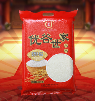 新閩融優(yōu)谷世家五常大米產(chǎn)自黑龍江五常10kg每袋，五常大米受產(chǎn)區(qū)獨(dú)特的地理、氣候等因素影響，干物質(zhì)積累多，直鏈淀粉含量適中，支鏈淀粉含量較高。由于水稻成熟期產(chǎn)區(qū)晝夜溫差大，五常稻花香大米中可速溶的雙鏈糖積累較多，對(duì)人體健康有益，有助于消化吸收。