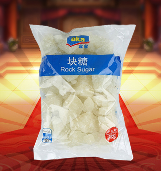 宜客(AKA)塊糖產(chǎn)自上海松江2kg每袋，采用新鮮上等的原料，領(lǐng)先的技術(shù)，使每一顆冰糖都晶晶亮，純度極高，質(zhì)量保證，放心安全。本產(chǎn)品采用的是袋裝的設(shè)計(jì)，食用和放置都是相對比較方便的，是您廚房常備品的好伙伴。本產(chǎn)品的每一顆冰糖都甘醇可口，晶瑩剔透，清甜滋潤。是您日常飲品，佐餐甜品的絕佳上選。